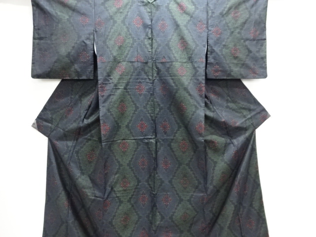 菱に花模様織出し本場泥大島紬着物